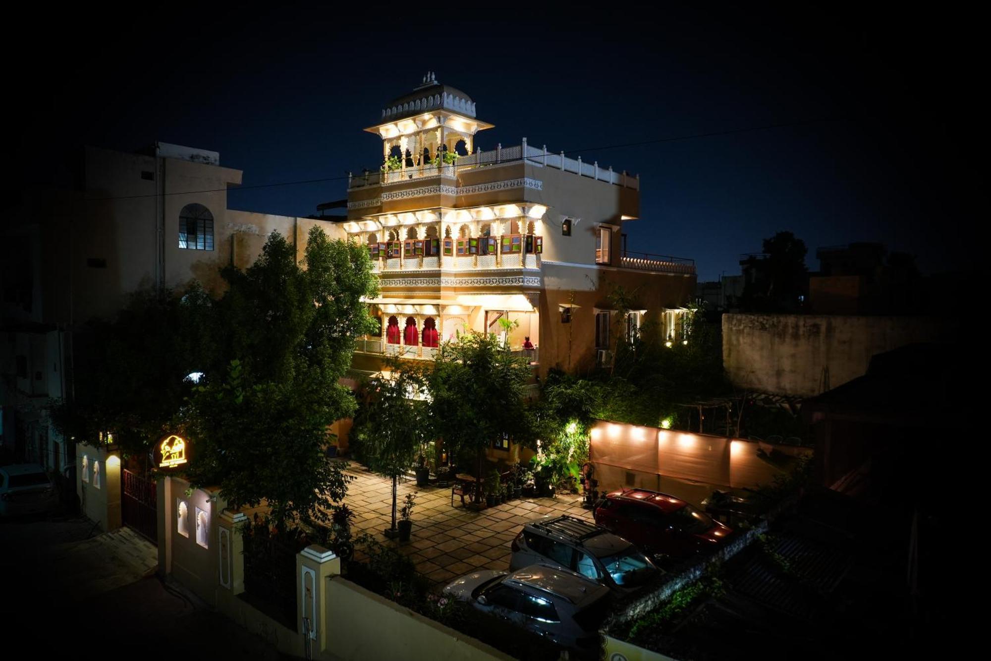 Petal Of Mewar - A Luxury Boutique Hotel Udaipur Exterior photo